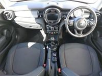 Usado Mini Cooper 136 CV (100 kW) 2018 Rojo Utilitario