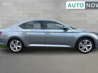 Usado Skoda Superb SE L Executive 150 HP (110 kW) 2017 Cinzento Citadino