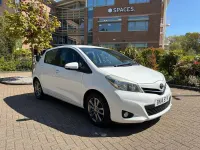 Usado Toyota Yaris Plus 99 CV (72 kW) 2014 Blanco Utilitario