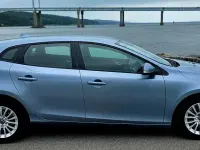 Used Volvo V40 Momentum 122 HP (89 kW) 2018 Blue Hatchback