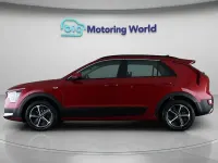 Gebraucht Kia Niro 139 PS (102 kW) 2023 Rot SUV