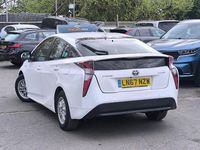 Used Toyota Prius Active 122 HP (89 kW) 2017 White Hatchback