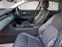 Second-hand Jaguar XF Portfolio 180 CP (132 kW) 2016 Negru Berlinǎ