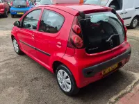 Used Peugeot 107 Active 68 HP (50 kW) 2014 Red Hatchback