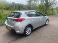 Usado Toyota Auris 2013 Prateado Citadino