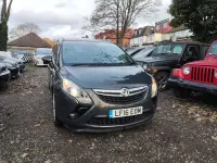 Begagnad Vauxhall Zafira SRi 140 HK (102 kW) 2016 Grå Minibuss