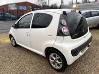 Used Citroën C1 VTR Sport 68 HP (50 kW) 2013 White Hatchback