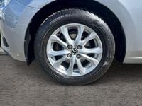 Usado Mazda 2 90 HP (66 kW) 2015 Prateado Citadino