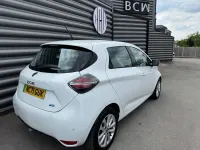 Used Renault Zoe Iconic 100 kW (136 HP) 2022 White Hatchback