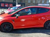 Used Ford Fiesta Zetec 140 HP (102 kW) 2015 Red Hatchback