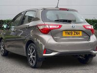 Second-hand Toyota Yaris Hybrid 101 CP (74 kW) 2019 Auriu Hatchback