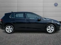 Second-hand VW Golf VIII Life 115 CP (84 kW) 2024 Negru Hatchback