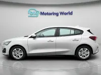 Usado Ford Focus Titanium 125 HP (91 kW) 2023 Prateado Citadino