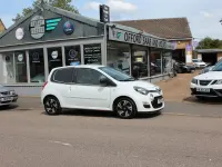 Used Renault Twingo Dynamique 75 HP (55 kW) 2012 White Hatchback