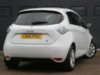 Used Renault Zoe Dynamique 64 kW (88 HP) 2016 White Hatchback