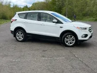 Usado Ford Kuga Zetec 120 CV (88 kW) 2017 Blanco SUV
