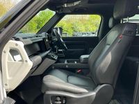 Usado Land Rover Defender HSE Dynamic 249 HP (183 kW) 2023 Cinzento SUV