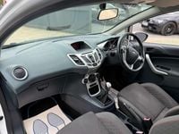 Used Ford Fiesta Zetec 82 HP (60 kW) 2011 White Hatchback