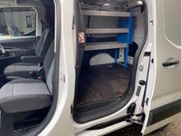 Second-hand Vauxhall Combo Edition 100 CP (73 kW) 2019 Alb Van