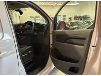 Second-hand Vauxhall Vivaro Sportive 100 CP (73 kW) 2021 Alb Monovolum