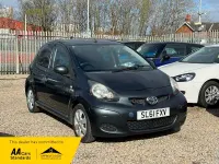 Usado Toyota Aygo 68 CV (50 kW) 2011 Gris Utilitario
