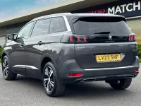Usado Peugeot 5008 GT 130 HP (95 kW) 2023 Cinzento SUV