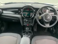 Usado Mini Cooper Classic 134 HP (98 kW) 2022 Prateado Citadino