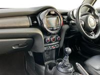 Usado Mini Cooper Chili 136 HP (100 kW) 2017 Verde Citadino