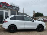 Used Porsche Cayenne 245 HP (180 kW) 2012 White SUV