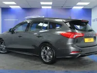 Usado Ford Focus ST-Line 125 HP (91 kW) 2019 Cinzento Carrinha