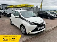 Used Toyota Aygo X-play 69 HP (50 kW) 2015 White Hatchback