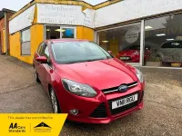 Używany Ford Focus Titanium 125 KM (91 kW) 2011 Czerwony Hatchback