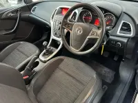 Second-hand Vauxhall Astra Excite 2015 Negru Hatchback