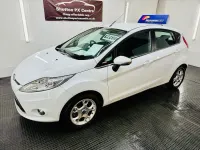 Used Ford Fiesta Zetec 70 HP (51 kW) 2012 White Hatchback