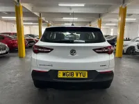 Used Vauxhall Grandland X S 130 HP (95 kW) 2018 White SUV