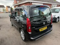 Usado Vauxhall Combo Design Edition 100 CV (73 kW) 2019 Negro Monovolumen