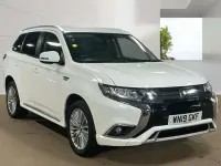 Used Mitsubishi Outlander P-HEV 174 HP (127 kW) 2019 White Estate
