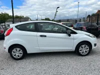Usado Ford Fiesta Studio 82 CV (60 kW) 2014 Blanco Utilitario