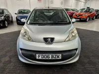 Gebraucht Peugeot 107 68 PS (50 kW) 2006 Silber Kleinwagen