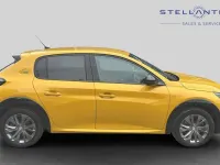 Used Peugeot e-208 Allure+ 98 kW (134 HP) 2023 Yellow Hatchback