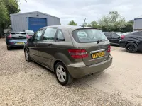 Begagnad Mercedes B180 SE 2010 Brun Minibuss