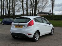 Used Ford Fiesta Zetec 82 HP (60 kW) 2012 White Hatchback