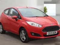 Usado Ford Fiesta Zetec 82 HP (60 kW) 2013 Vermelho Citadino