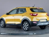 Usado Kia Stonic 99 CV (72 kW) 2022 Amarillo SUV