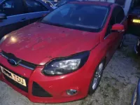 Begagnad Ford Focus Zetec 115 HK (84 kW) 2014 Röd Halvkombi