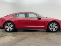 Usado Porsche Taycan 389 kW (530 HP) 2023 Vermelho Sedan