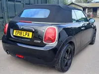 Usado Mini Cooper Cabriolet 136 HP (100 kW) 2018 Preto Cabrios