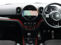 Usado Mini Cooper Countryman Sport 134 HP (98 kW) 2022 Prateado SUV