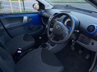 Used Toyota Aygo 67 HP (49 kW) 2010 Blue Hatchback