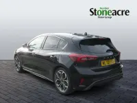 Begagnad Ford Focus ST-Line 120 HK (88 kW) 2022 Svart Halvkombi